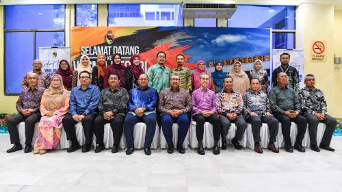 DATUK SERI WAN AHMAD DAHLAN ABDUL AZIZ