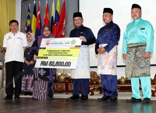 DATUK DR MOHD NAIM MOKHTAR