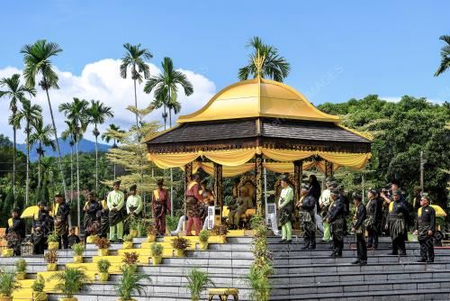 TUANKU MUHRIZ TUANKU MUNAWIR