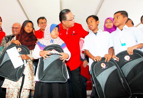 NS03_18122016_BANTUAN_PERSEKOLAHAN