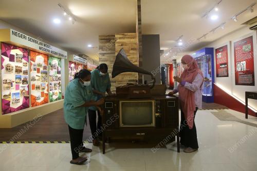 SEKTOR PELANCONGAN DAN KEBUDAYAAN BEROPERASI
