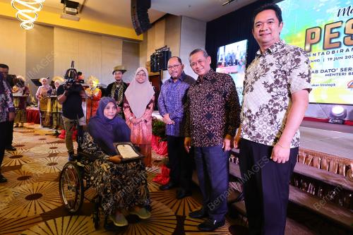 DATUK SERI AMINUDDIN HARUN
