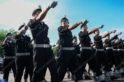 PERBARISAN TAMAT LATIHAN PEGAWAI IMIGRESEN