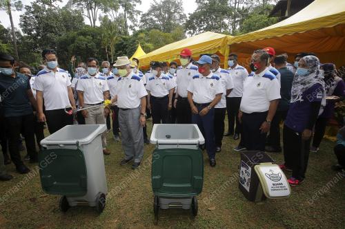 TUANKU MUHRIZ TUANKU MUNAWIR