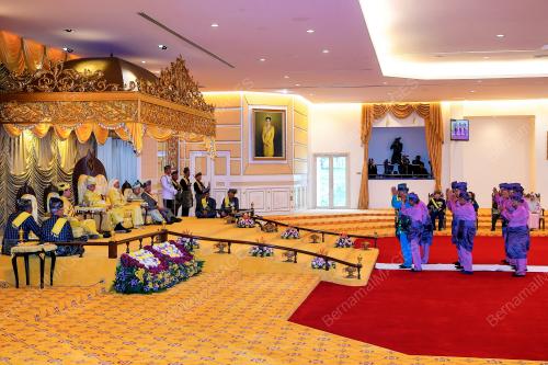 TUANKU MUHRIZ TUANKU MUNAWIR