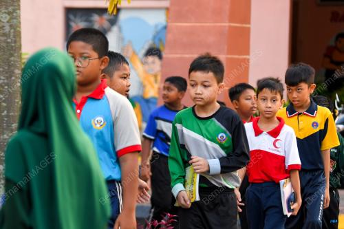 PAKAIAN SEKOLAH SEMASA CUACA PANAS