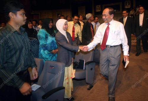 DATUK SERI DR RAIS YATIM