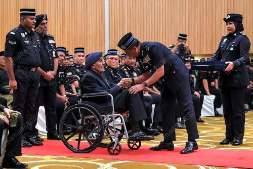 TAN SRI RAZARUDIN HUSAIN