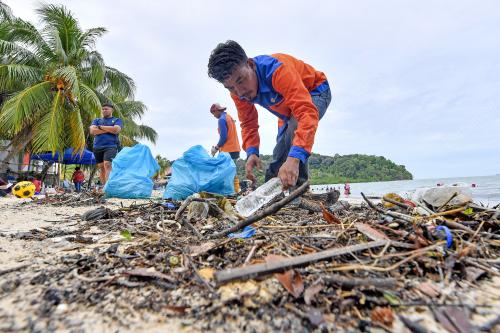 PROGRAM PEMBERSIHAN PANTAI