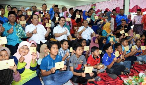 NS03_21122018_BANTUAN_FELDA