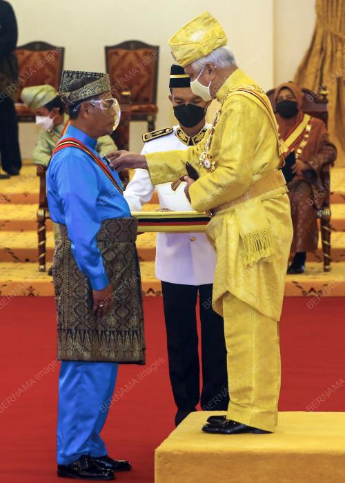 TUANKU MUHRIZ TUANKU MUNAWIR