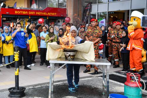JABATAN BOMBA DAN PENYELAMAT MALAYSIA