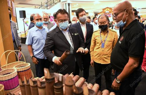 DATUK ALEXANDER NANTA LINGGI