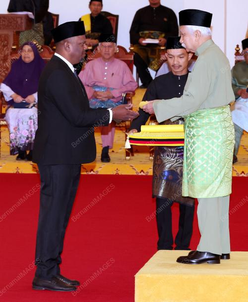 TUANKU MUHRIZ TUANKU MUNAWIR