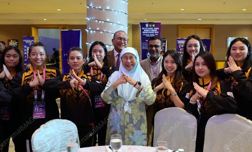 DATUK SERI DR WAN AZIZAH WAN ISMAIL