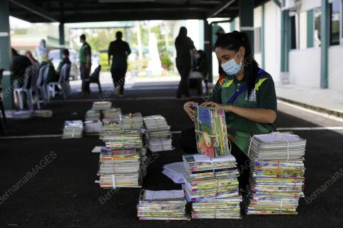 PEMULANGAN DAN PENYERAHAN BUKU TEKS PANDU LALU