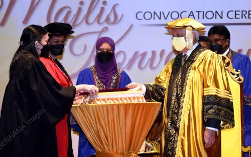 TUANKU MUHRIZ TUANKU MUNAWIR