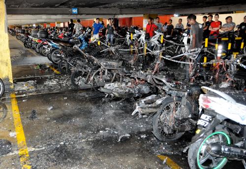NS03_26052017_MOTORSIKAL_TERBAKAR
