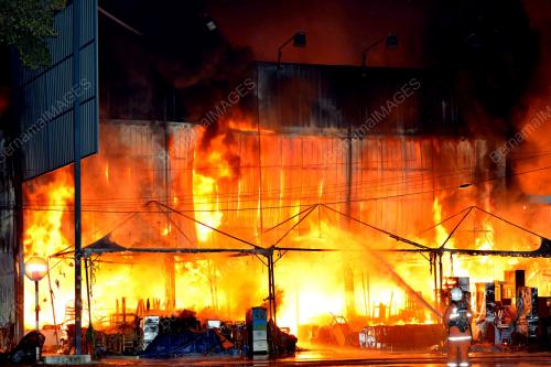NS03_26062013_KEBAKARAN_KEDAI