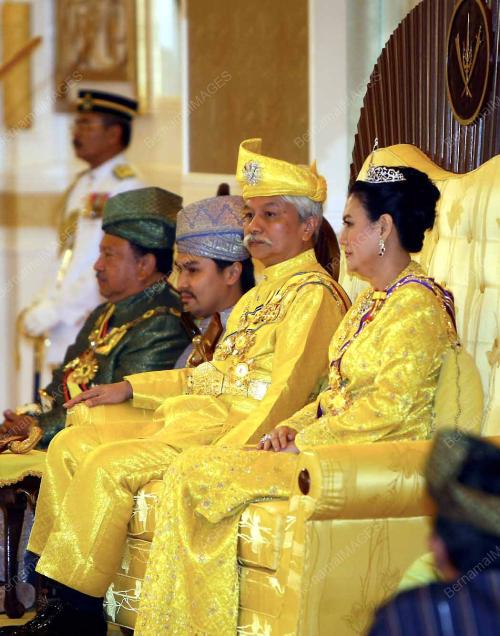 TUANKU MUHRIZ TUANKU MUNAWIR