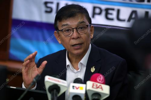 DATUK DR ROSLAN HUSSIN