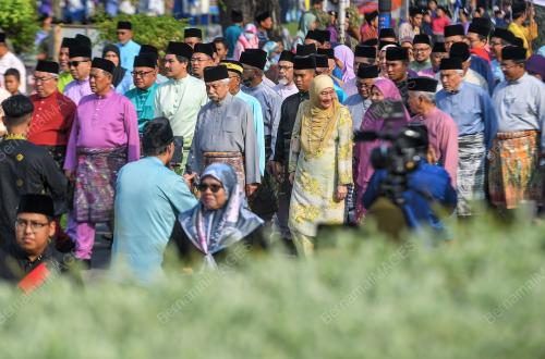 TUANKU MUHRIZ TUANKU MUNAWIR