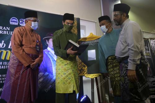 TUNKU ALI REDHAUDDIN TUANKU MUHRIZ