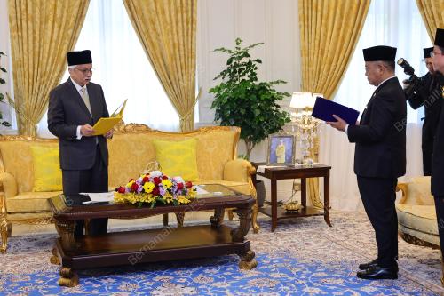 TUANKU MUHRIZ TUANKU MUNAWIR