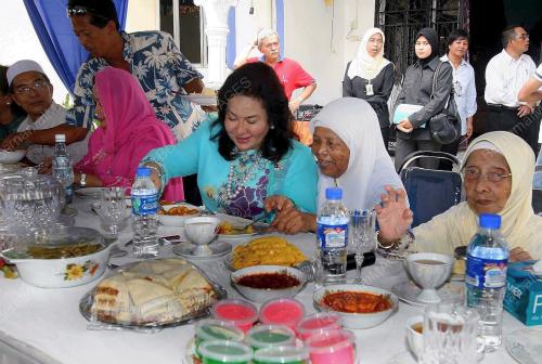 DATIN SERI ROSMAH MANSOR