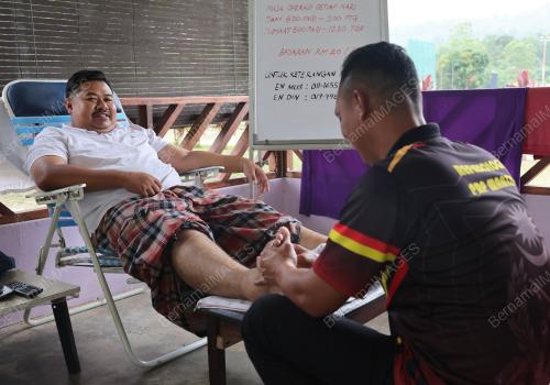 BERAYA DI SEBALIK TIRAI BESI