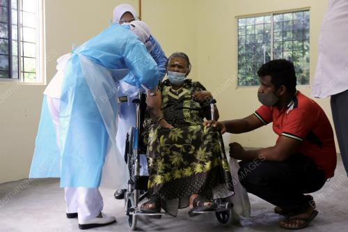 KADAR VAKSINASI HARIAN DI MALAYSIA