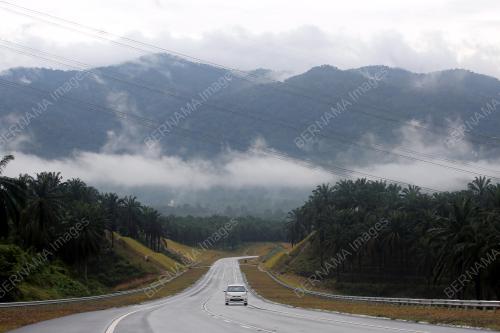 PEMANDANGAN KABUS DI JALAN TEMIANG - PANTAI, SEREMBAN