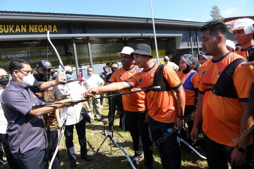 DATUK SERI AHMAD FAIZAL AZUMU