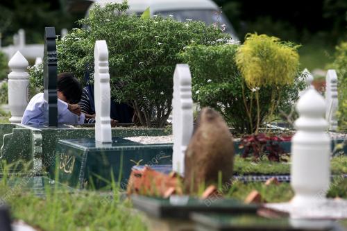 ZIARAH PUSARA MENJELANG RAMADAN