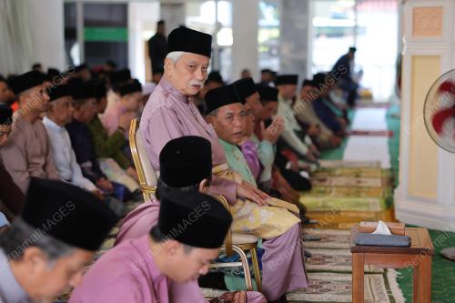 TUANKU MUHRIZ TUANKU MUNAWIR 