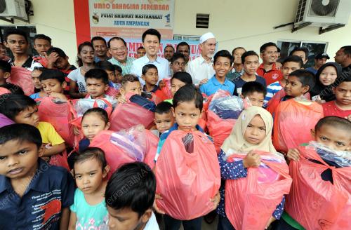 NS03_31122016_BANTUAN_PERSEKOLAHAN