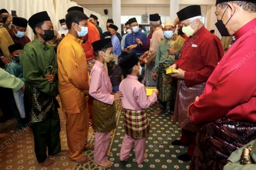 TUANKU MUHRIZ TUANKU MUNAWIR