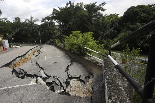 PERGERAKAN DAN TANAH MENDAP DI SEREMBAN