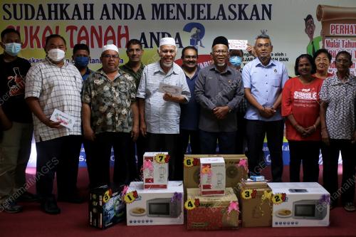 DATUK ISMAIL AHMAD