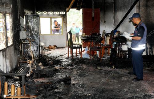 NS04_03082012_RUMAH_RENTUNG