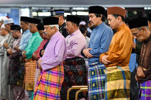 TUANKU MUHRIZ TUANKU MUNAWIR
