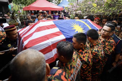 NS04_04102018_BOMBA_LEMAS