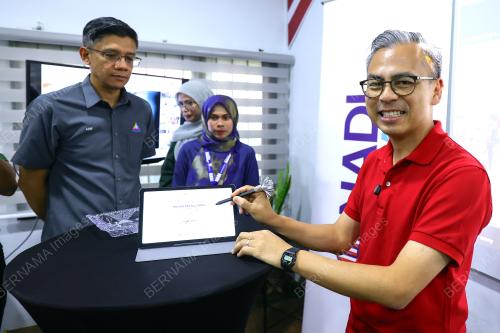 DATUK FAHMI FADZIL