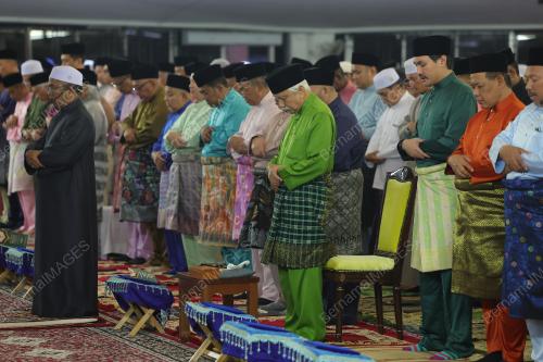 TUANKU MUHRIZ TUANKU MUNAWIR