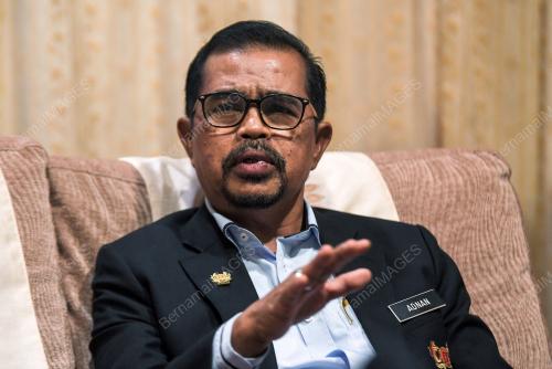 DATUK DR ADNAN MAT