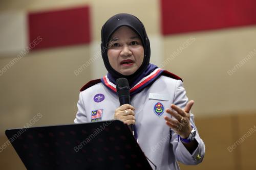 FADHLINA SIDEK