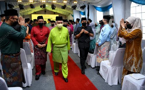 TUANKU MUHRIZ TUANKU MUNAWIR