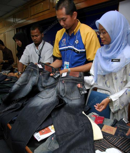 BARANG TIRUAN