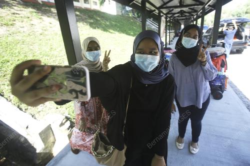 PELAJAR BERCUTI SEMPENA HARI RAYA AIDILFITRI