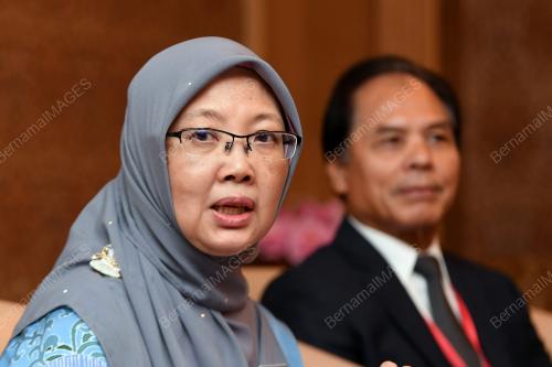 DR ZALIHA MUSTAFA